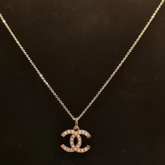 chanel logo pendant