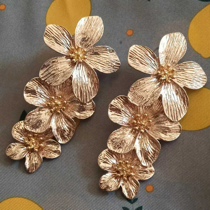 Triple floral dangle earring